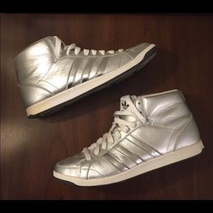 Women’s ADIDAS silver Metallic high tops sz 10 EUC